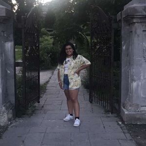 Meet your Posher, Mia